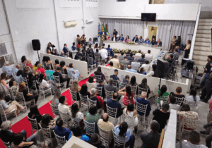 Entrega do Título de Cidadão Lajedense é realizada no plenário da Câmara Municipal