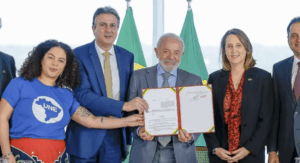 Ensino a Distância no Brasil: Uma Falsa Democratização em Debate