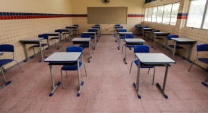 EJA Ensino Médio Pernambuco EaD 2025: Decisão que autoriza aulas online gera reação e repúdio de entidades educacionais