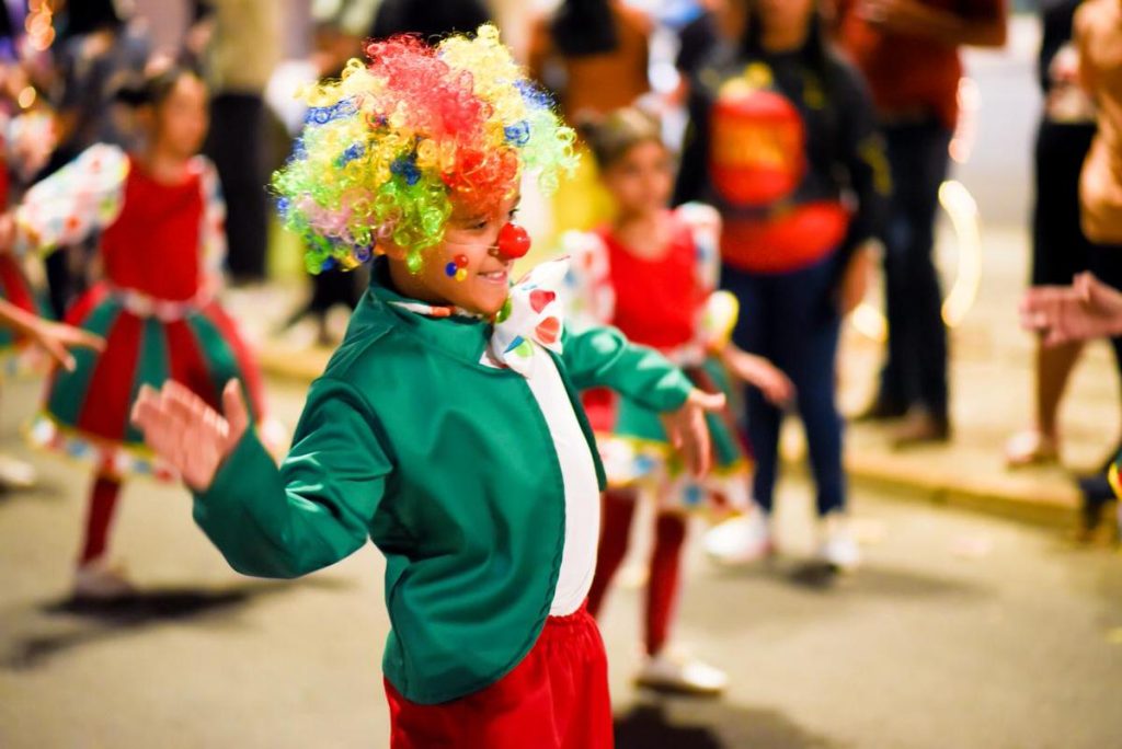 Ruas de Garanhuns com apresentações do Encantos do Natal