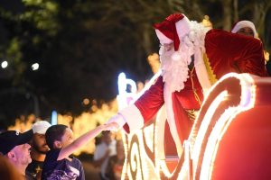 Encantos do Natal abre temporada de desfiles 2025 com noite especial na Avenida Rui Barbosa