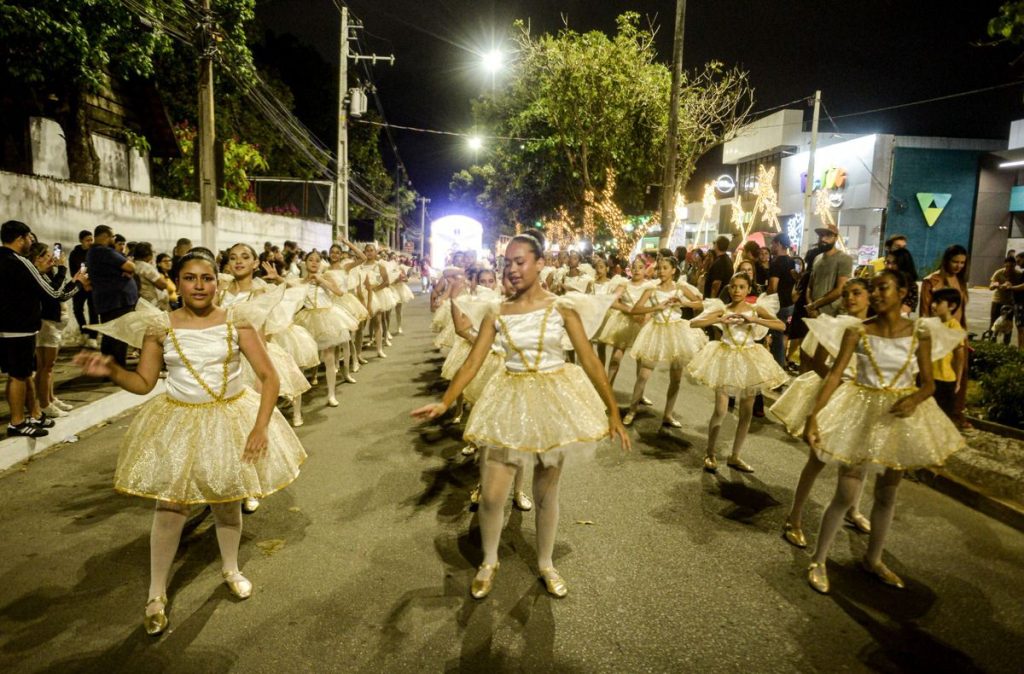 Ruas de Garanhuns com apresentações do Encantos do Natal