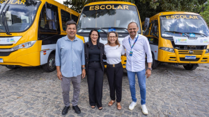 Entrega de novos ônibus escolares reforça frota estadual e beneficia município de Tacaimbó