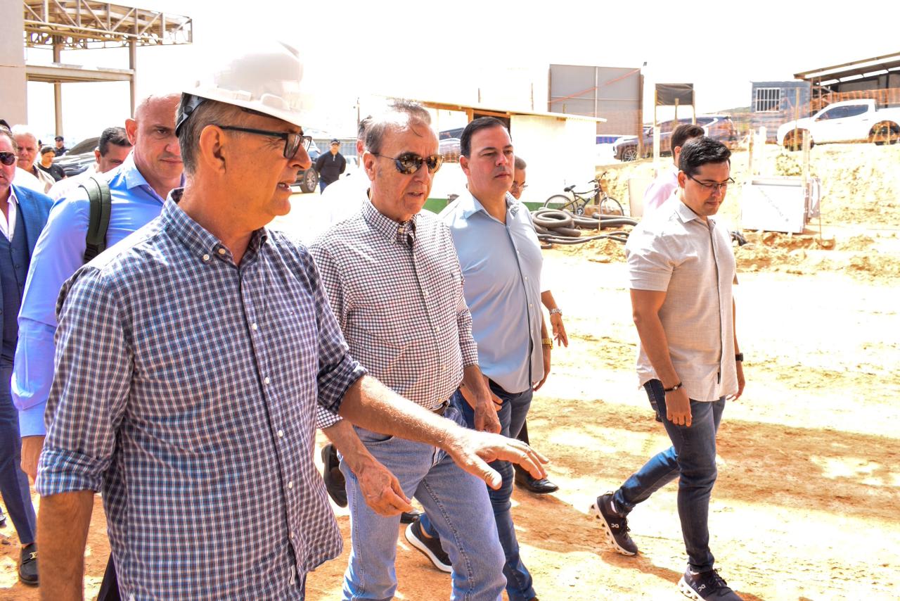 Presidente do Hospital de Amor visita obras da nova unidade em Garanhuns
