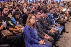 Débora Almeida participa do Congresso da Amupe e reforça articulação com municípios