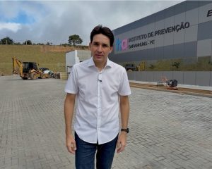 “Hospital de Amor feito por Lula será decisivo no combate ao câncer no Agreste”, afirma Silvio Costa Filho durante visita às obras