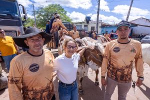 Débora Almeida prestigia 1ª Festa de Carros de Boi no Distrito de São Pedro em Garanhuns e destaca preservação das tradições do campo